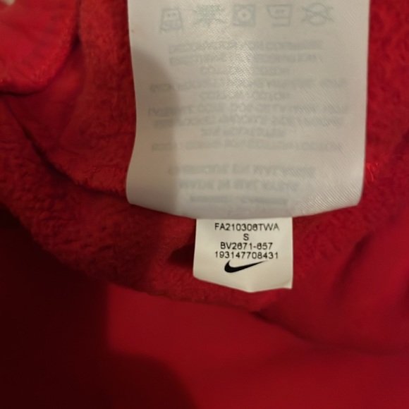 Like new red sweatpants - Picture 8 of 8